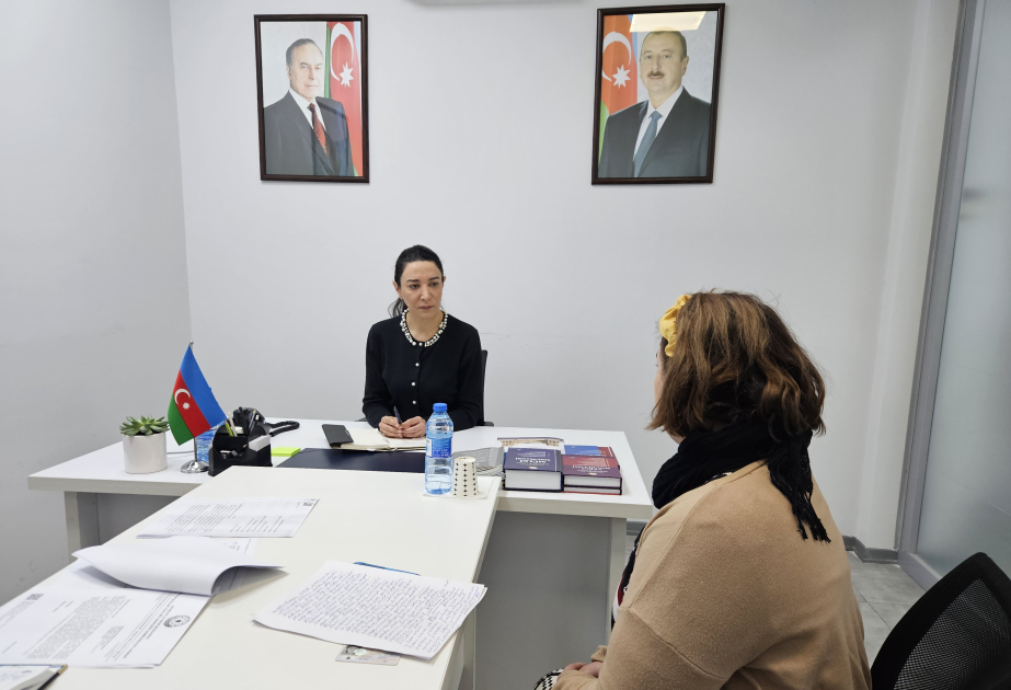 Ombudsman Səbinə Əliyeva vətəndaşların müraciətlərini dinləyib