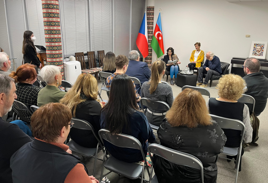 En la Casa de Cultura de Azerbaiyán en Praga se organizó una velada literaria