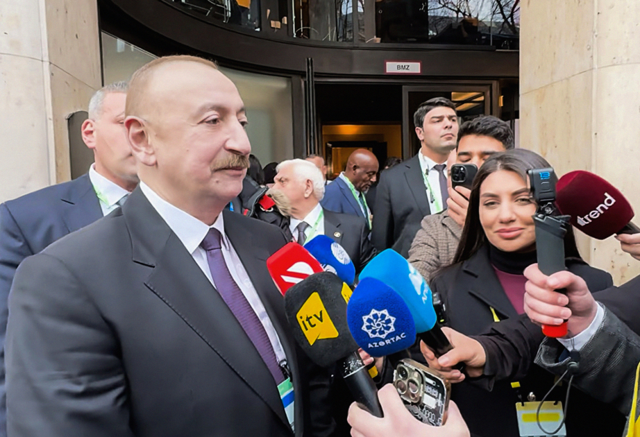 El Presidente Ilham Aliyev concedió una entrevista a los canales de televisión de Azerbaiyán en Múnich