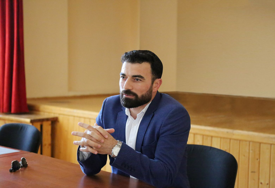 Tozlu rəflərdən ürəklərə: kitabın dəyişdirici gücü