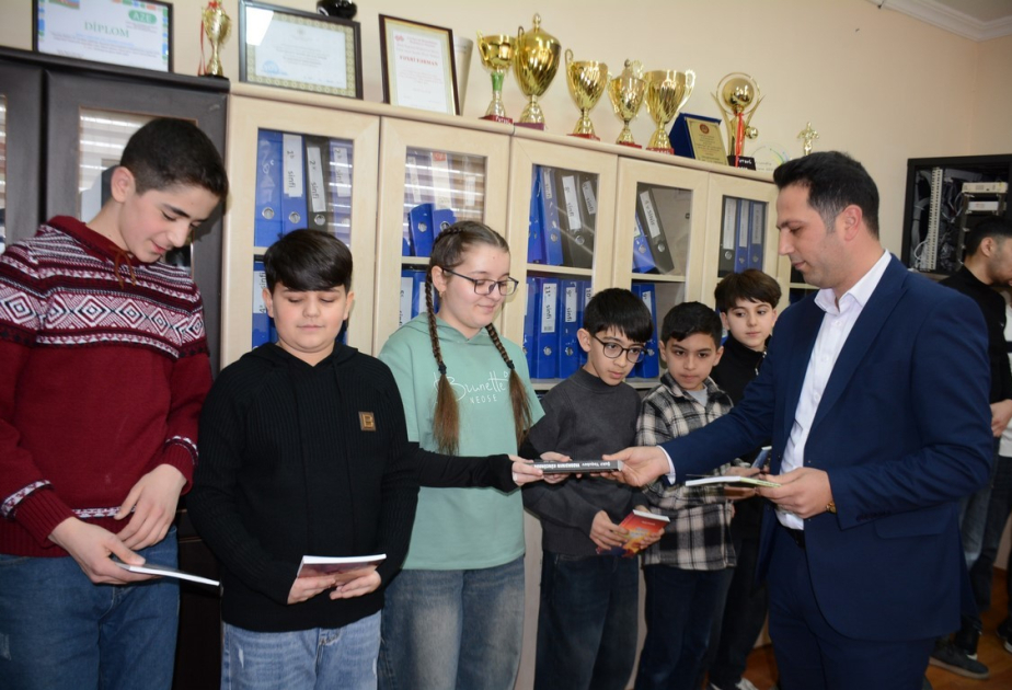 BDU Tərtərdəki bir sıra ümumtəhsil müəssisələrinə kitablar hədiyyə edib