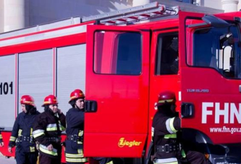 Xətai rayonunda yaşayış binasında yanğın baş verib, sakinlər təxliyə olunub