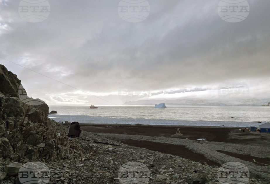 Bulgarian naval research vessel getting ready to depart from Livingston Island