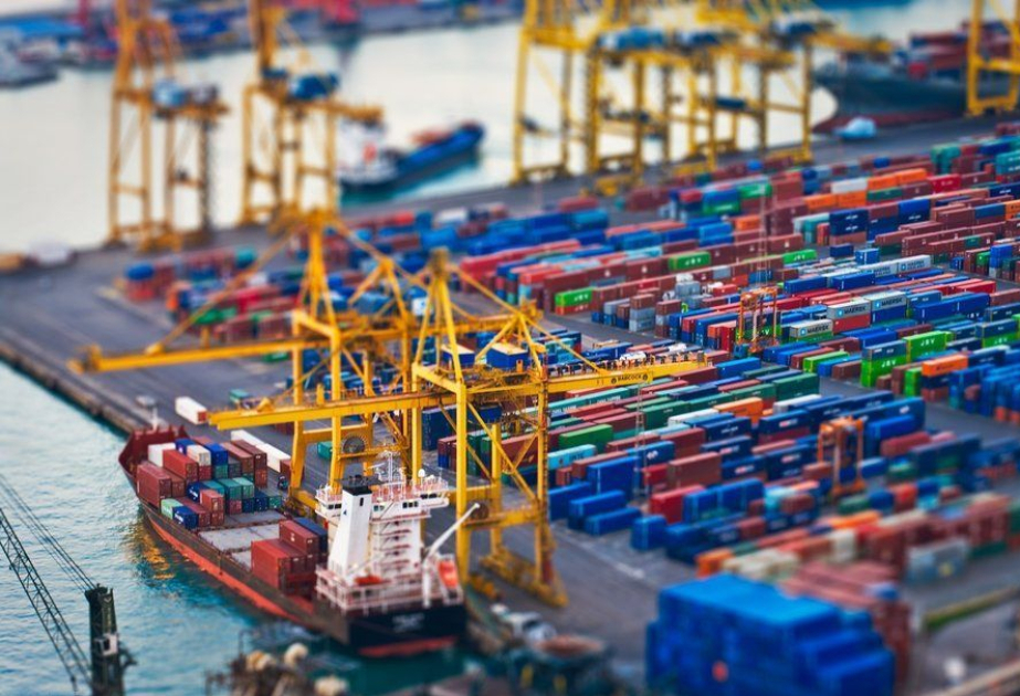 Italian exports up 4.9% in December, imports rose 3.4%
