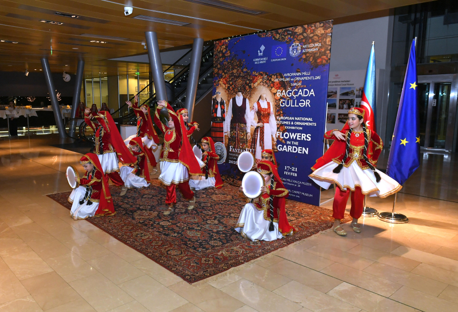 В Национальном музее ковра открылась выставка «Цветы в саду» ВИДЕО