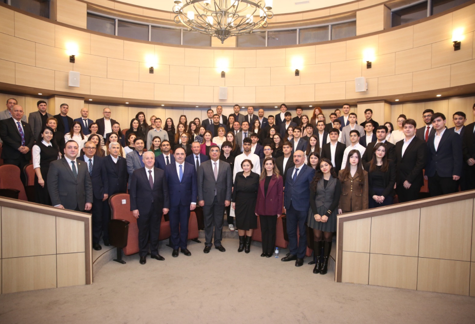 BANM tələbələrinə yeni təqaüd kartları paylanılıb