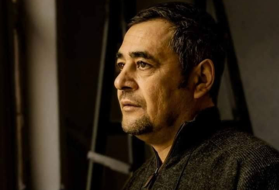 Rəssam İntiqam Ağayev: İncəsənət mürəkkəb elmi mövzuları emosional dillə izah edir