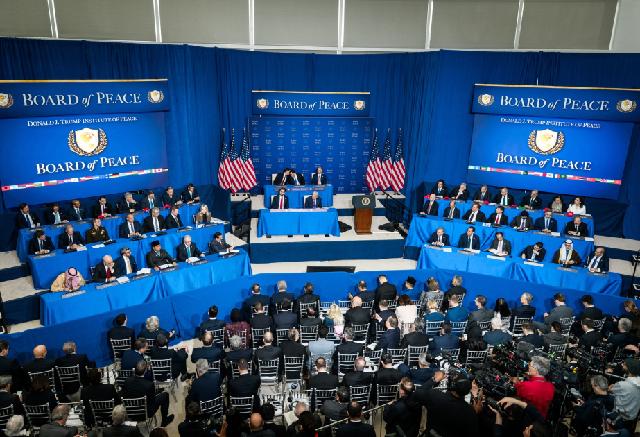 نشر صورة في حسابات الرئيس إلهام علييف على شبكة التواصل الاجتماعي بشأن الاجتماع الأول لمجلس السلام