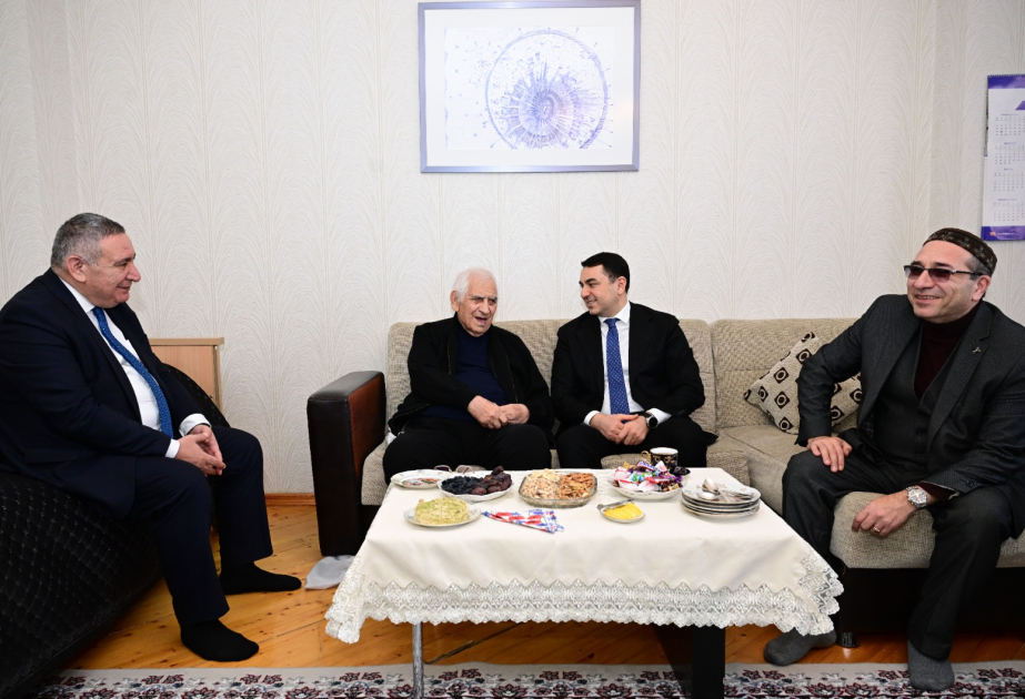 Xalq şairi Nəriman Həsənzadə yubileyi münasibətilə evində ziyarət olunub