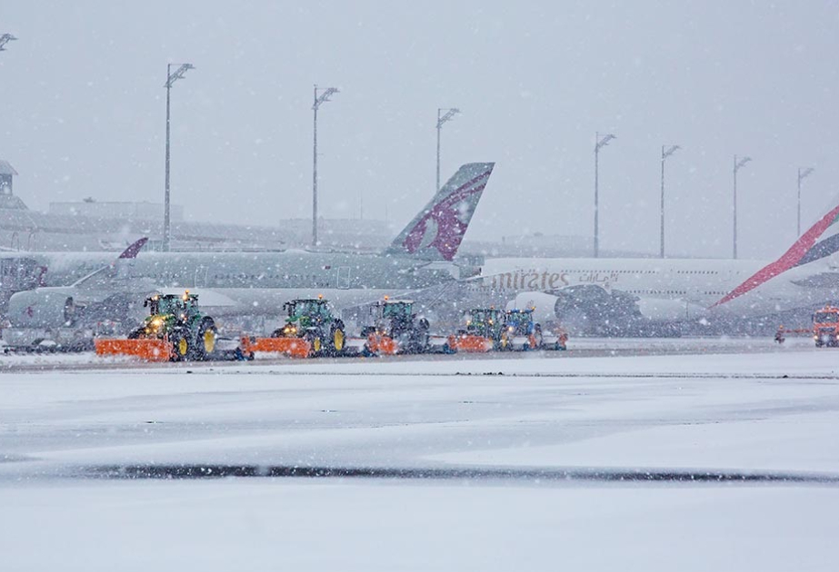 Güclü qar Münxen aeroportunda bəzi reyslərin gecikməsinə səbəb olub