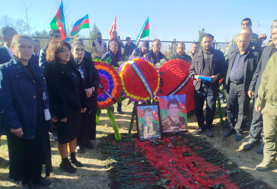 Der während des Ersten Karabach-Krieges vermisste Märtyrer Dadasch Dadaschov in Barda beigesetzt