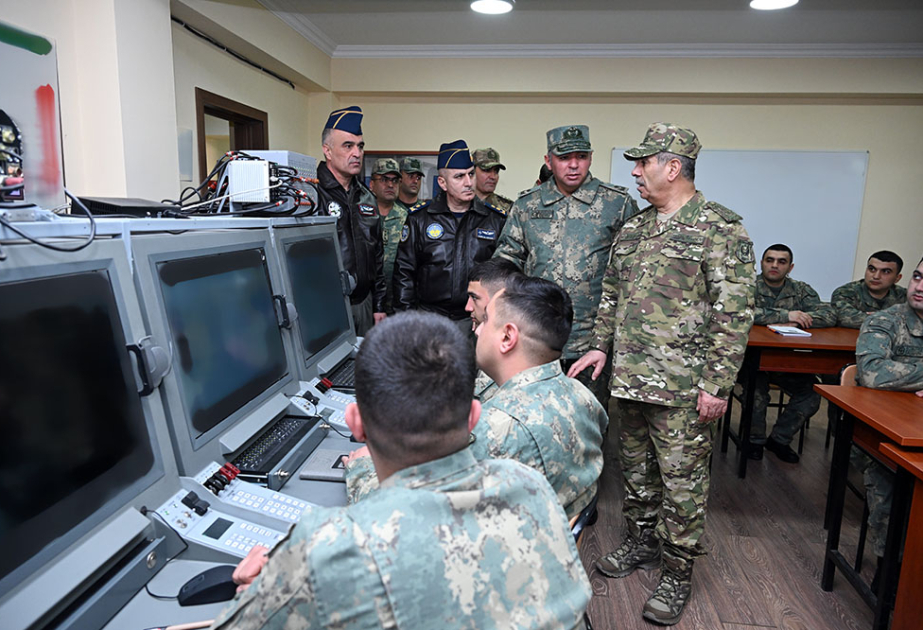 Müdafiə Nazirliyinin rəhbər heyəti hava hücumundan müdafiə bölmələrinin fəaliyyətini yoxlayıb