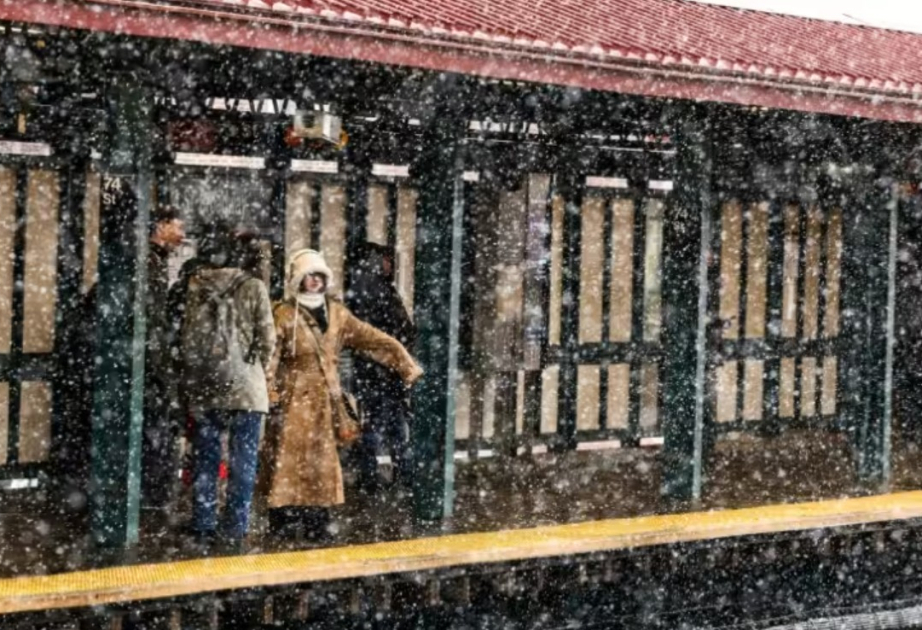 Powerful winter storm slams US north-east as NYC issues travel ban