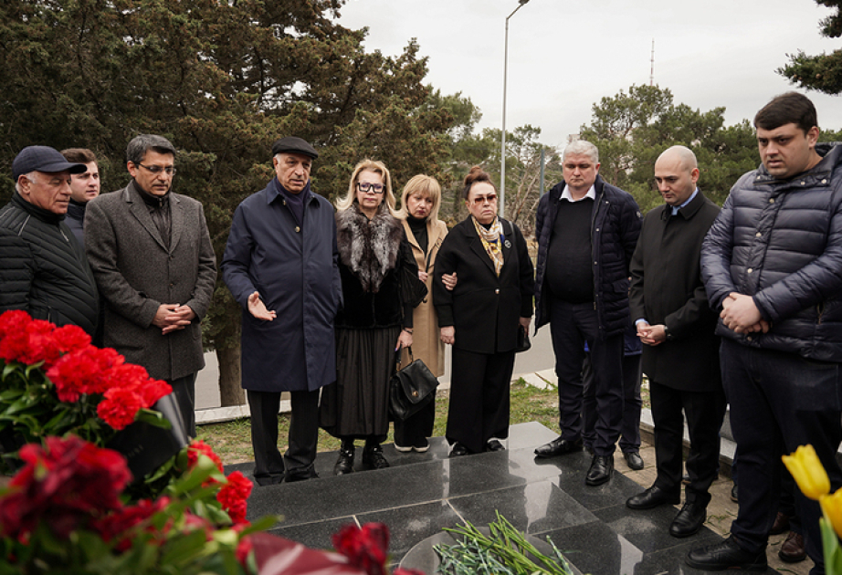 AFFA rəhbərliyi Anatoli Banişevskinin məzarını ziyarət edib