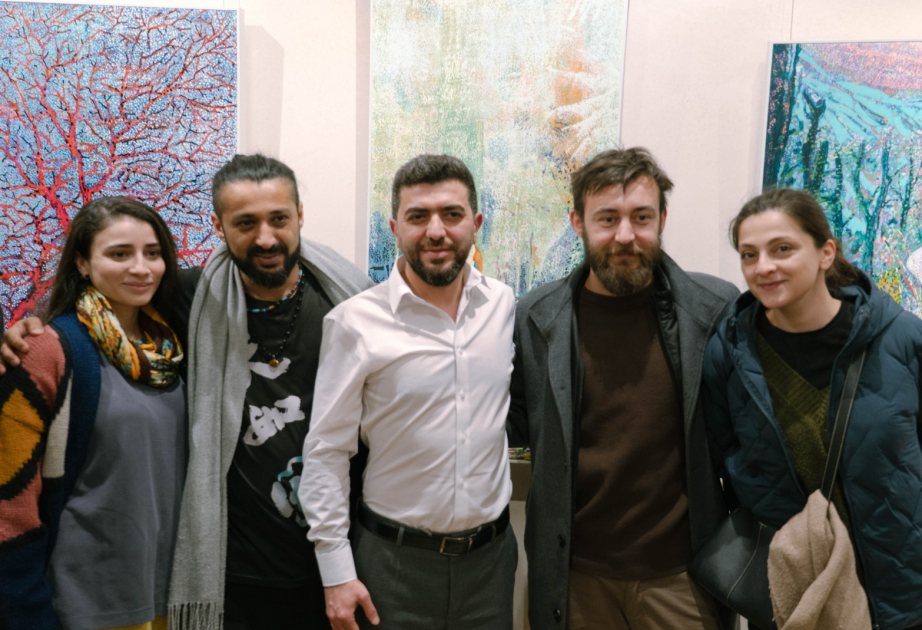 В Баку открылась персональная выставка художника Вугара Гулиева