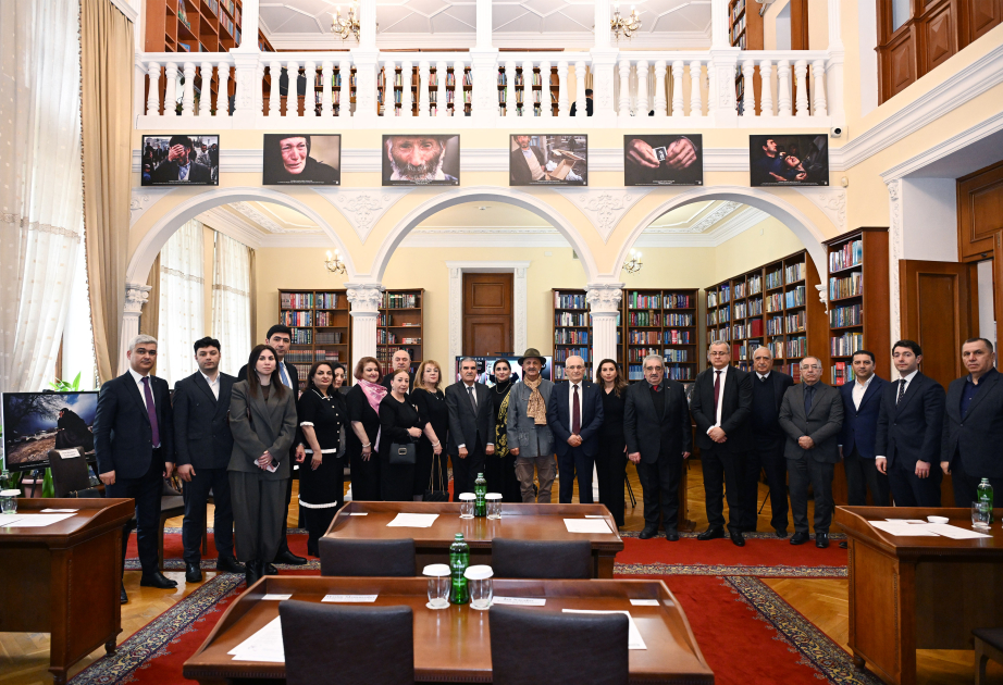 En la Biblioteca Presidencial de Azerbaiyán se celebraron una exposición fotográfica y una conferencia dedicadas al 34º aniversario del Genocidio de Joyalí