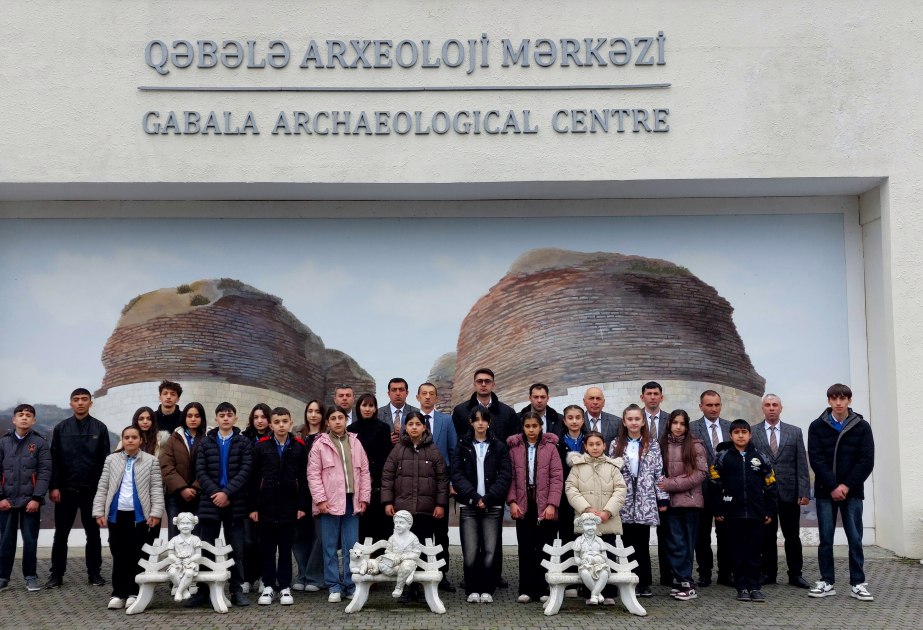 Nic məktəbliləri Qəbələ Arxeoloji Mərkəzdə Xocalı faciəsi qurbanlarını anıblar