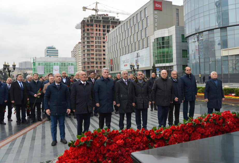 Коллектив Милли Меджлиса посетил памятник жертвам Ходжалинского геноцида