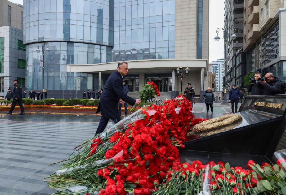 Руководство Министерства здравоохранения почтило память жертв Ходжалинского геноцида