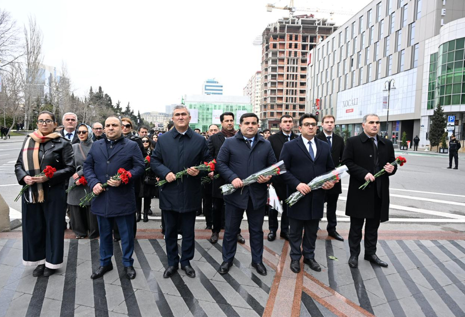 Ombudsman Aparatının kollektivi “Ana harayı” abidəsini ziyarət edib