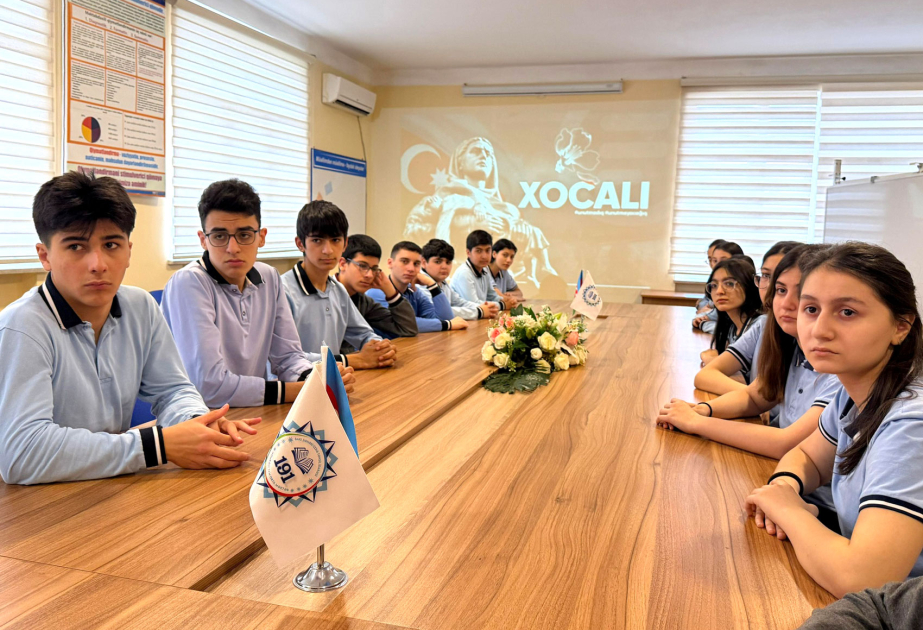 Təhsil müəssisələrində Xocalı soyqırımı qurbanlarının xatirəsi anılıb