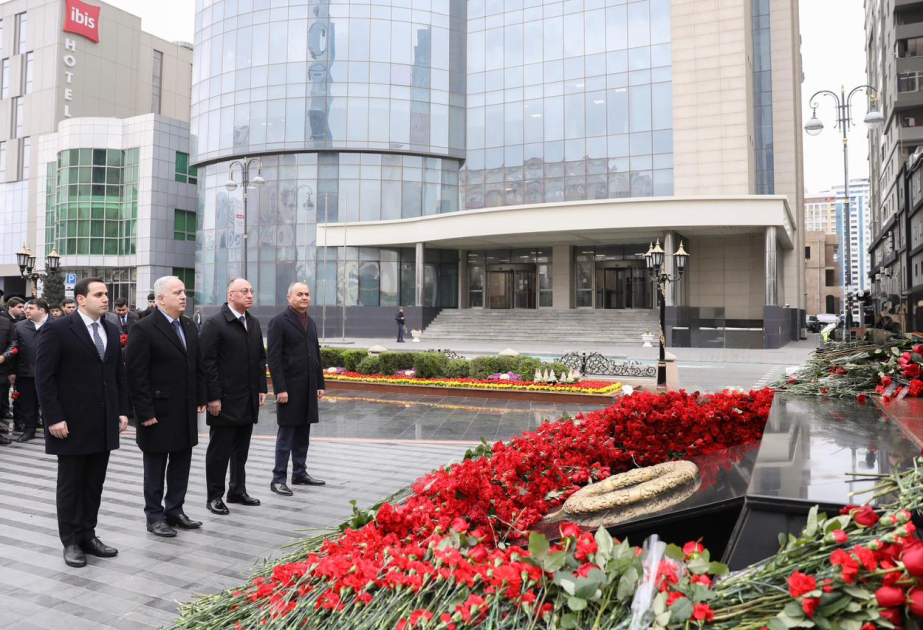 AQTA-nın kollektivi Xocalı soyqırımı abidəsini ziyarət edib