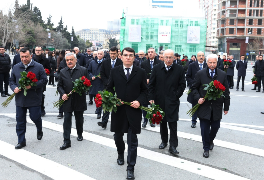 İqtisadiyyat Nazirliyinin rəhbərliyi Xocalı soyqırımı abidəsini ziyarət edib
