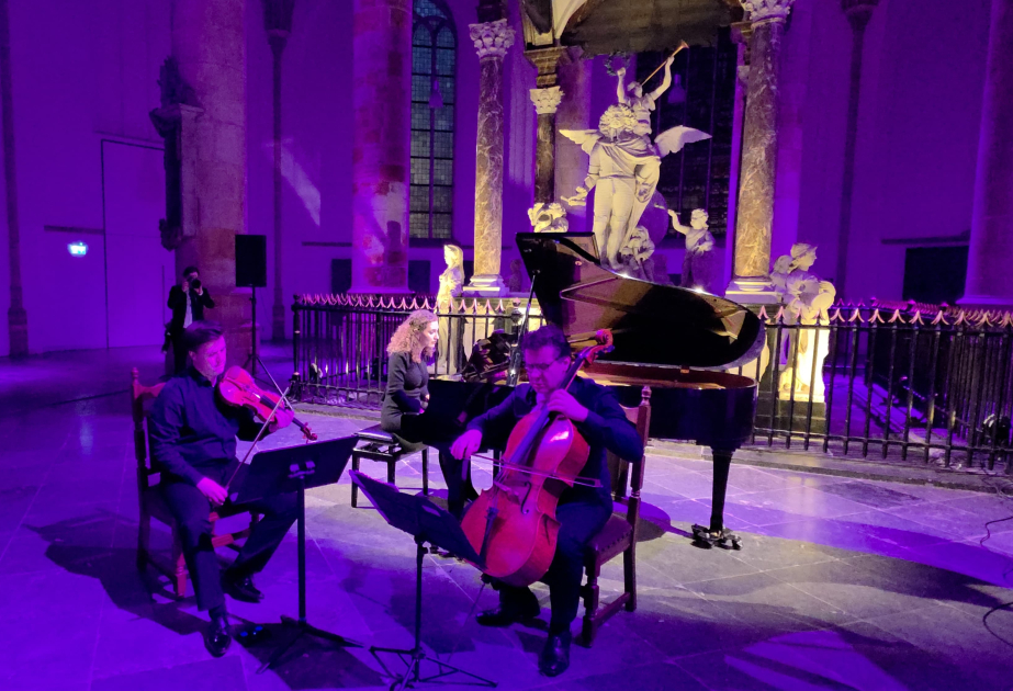 Veranstaltung zum Gedenken an die Opfer des Völkermords von Chodschali in Den Haager Hauptkirche