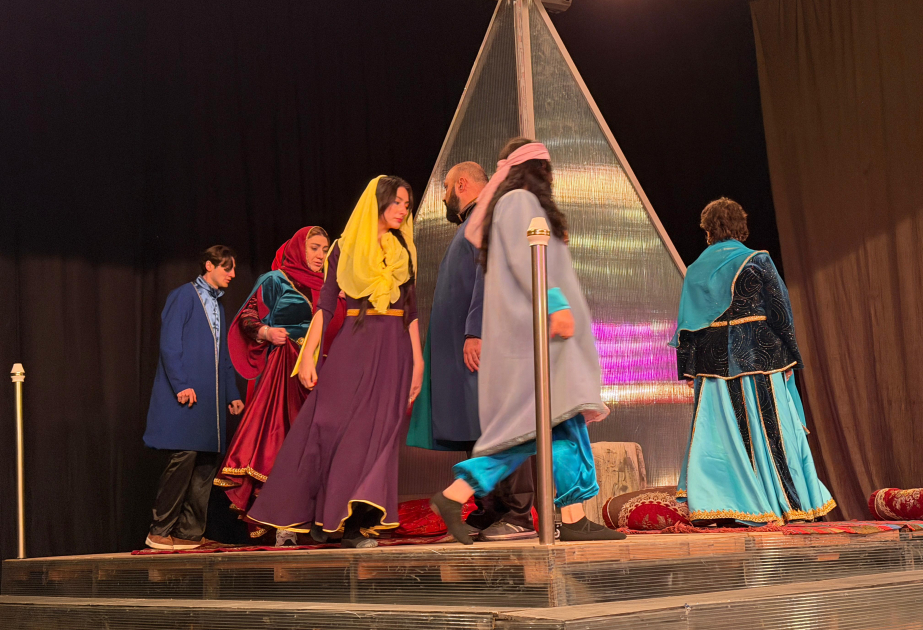 İrəvan Dövlət Azərbaycan Dram Teatrında yeni tamaşanın məşqləri davam edir