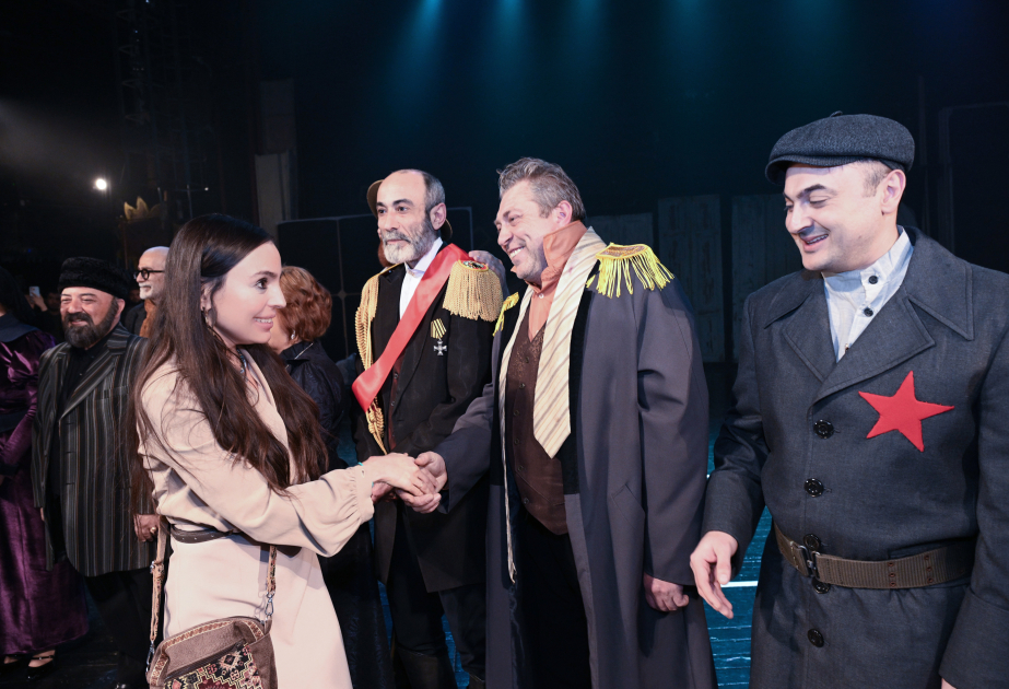Leyla Aliyeva asistió a la representación de la obra “The Oil Boom Smiles on Everyone”