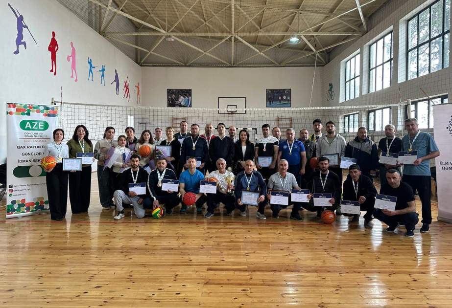 Qaxda müəllimlərdən ibarət komandalar arasında voleybol turnirinin qalibləri müəyyənləşib