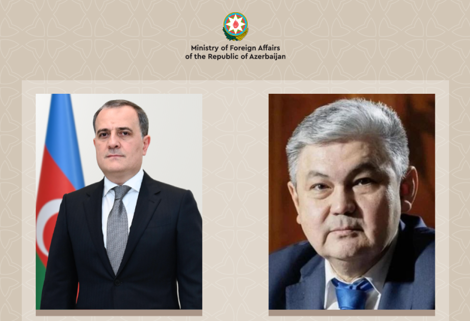 Ministros de Relaciones Exteriores de Azerbaiyán y Kazajistán mantienen conversación telefónica