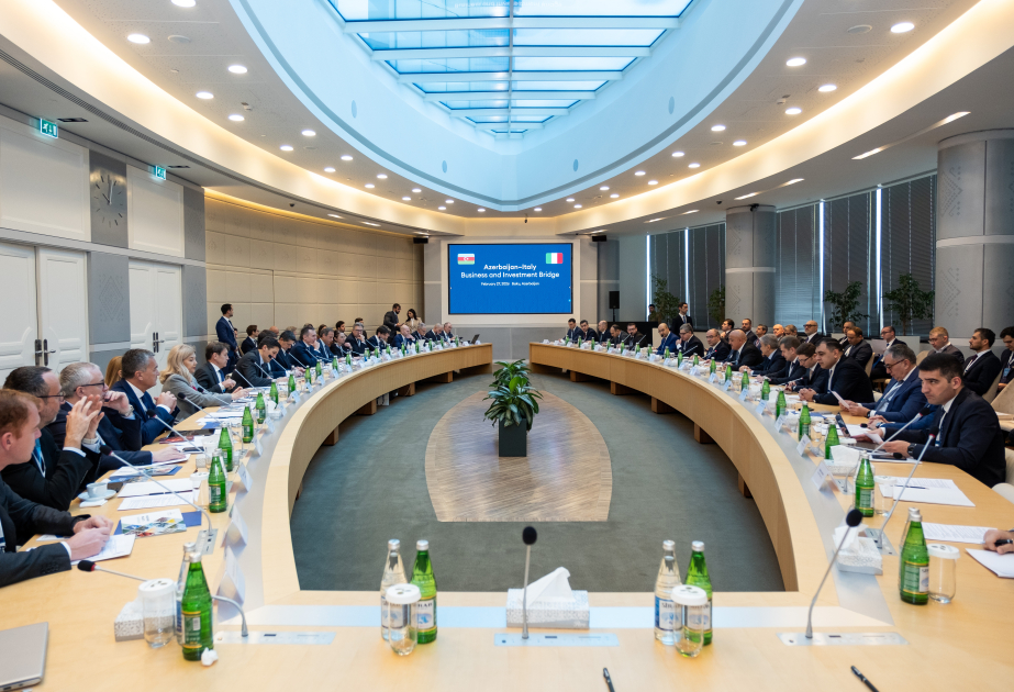 Se evalúan oportunidades de cooperación en sectores empresariales prioritarios entre Azerbaiyán e Italia