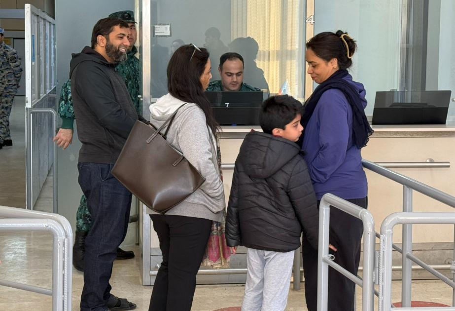 İrandan xarici ölkə vətəndaşlarının təxliyəsi davam edir  FOTO