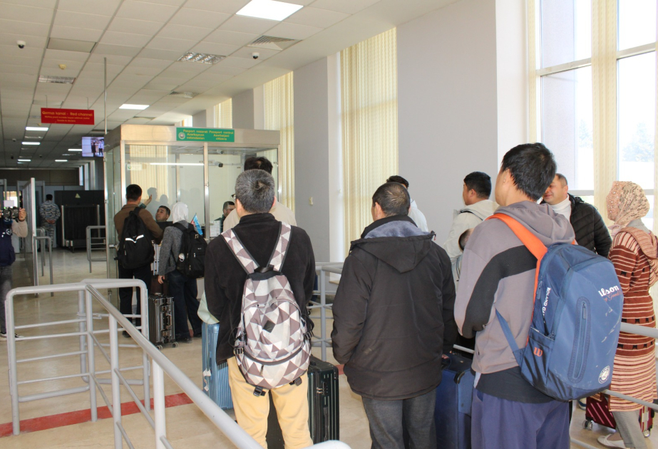 Continúa la evacuación desde Irán: ciudadanos de 8 países han cruzado el puesto fronterizo de Astara   FOTOS
