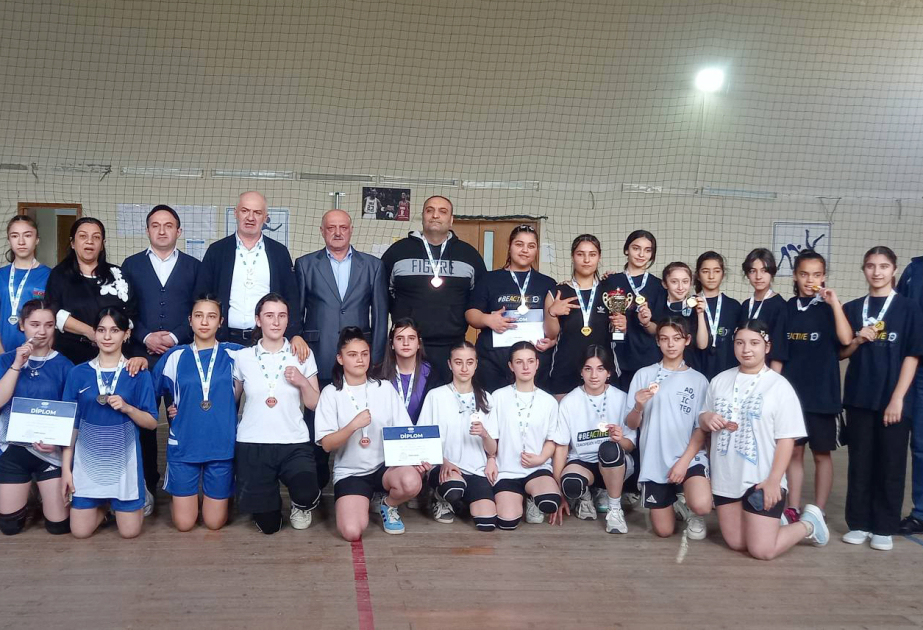 Şəkidə basketbol üzrə turnirdə qızlardan ibarət 8 komanda mübarizə aparıb