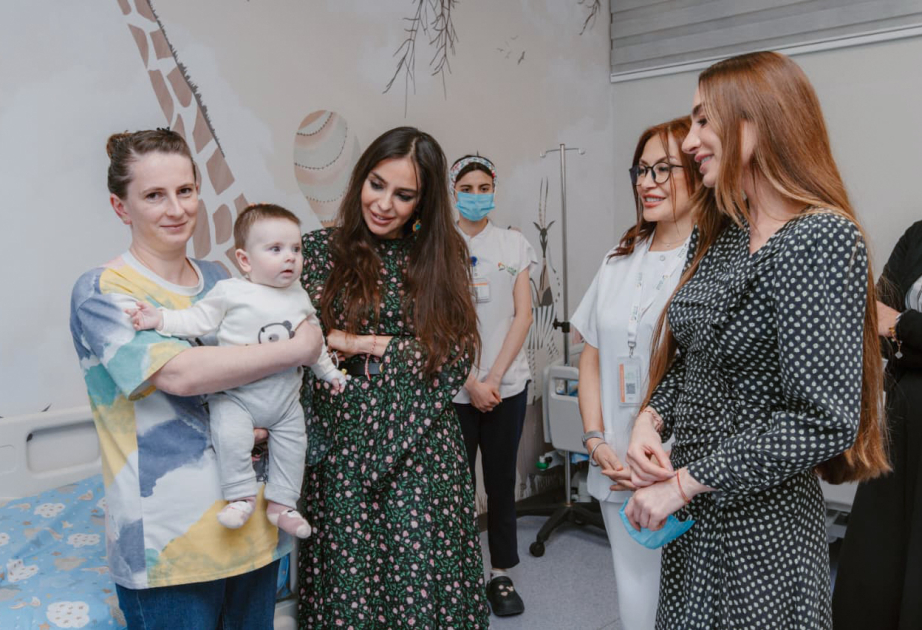Leyla Aliyeva y Arzu Aliyeva visitan el Centro de Pediatría del “Leyla Medical Center”