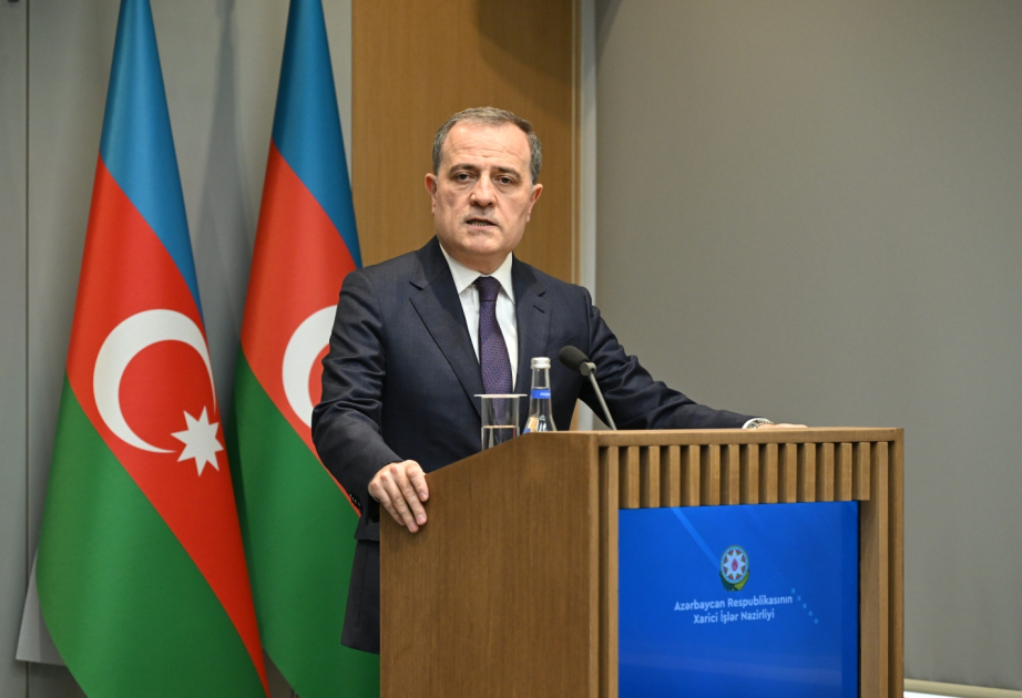 وزير الخارجية الأذربيجاني: أربعة من مواطنينا أصيبوا نتيجة الهجمات الإيرانية