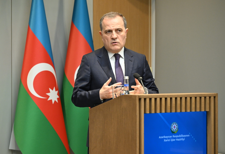 Canciller de Azerbaiyán destaca el potencial de cooperación energética con Moldavia