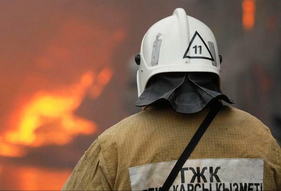 В Казахстане из-за пожара эвакуировали более 100 жильцов