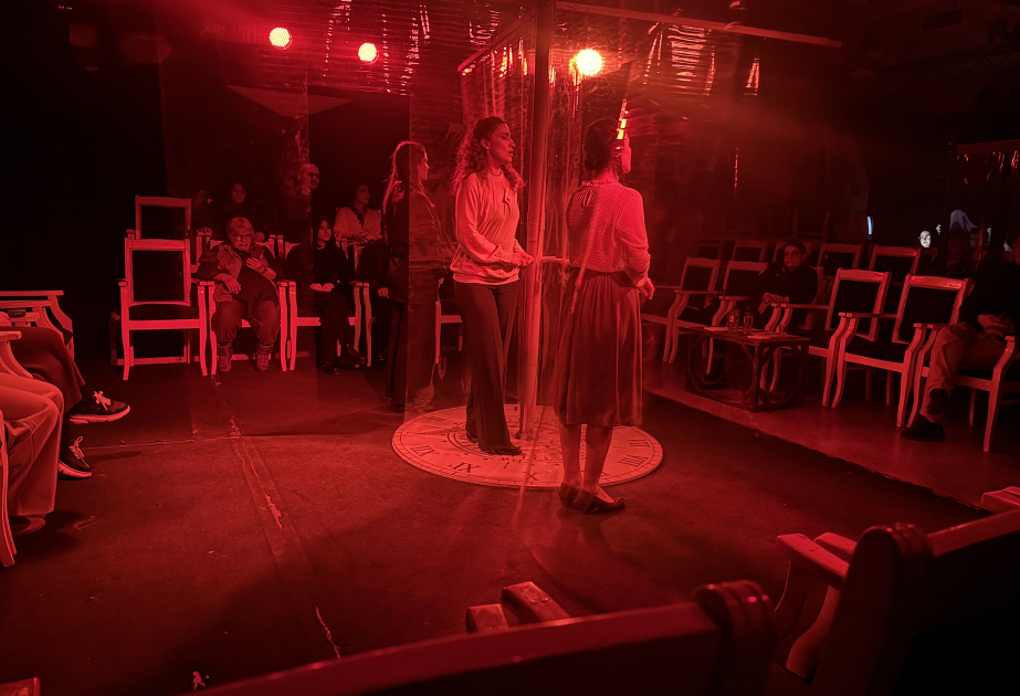 YUĞ Teatrında “Birinci akt” tamaşasına daxili baxış