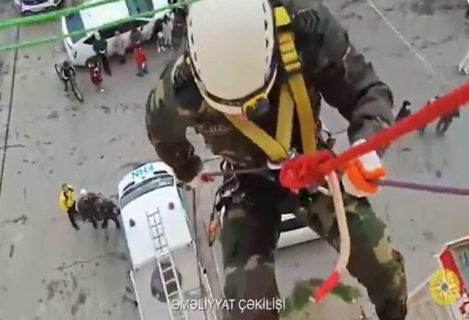 FHN: Xilasedicilər alpinist ləvazimatlarının köməyi ilə uşağı xilas ediblər