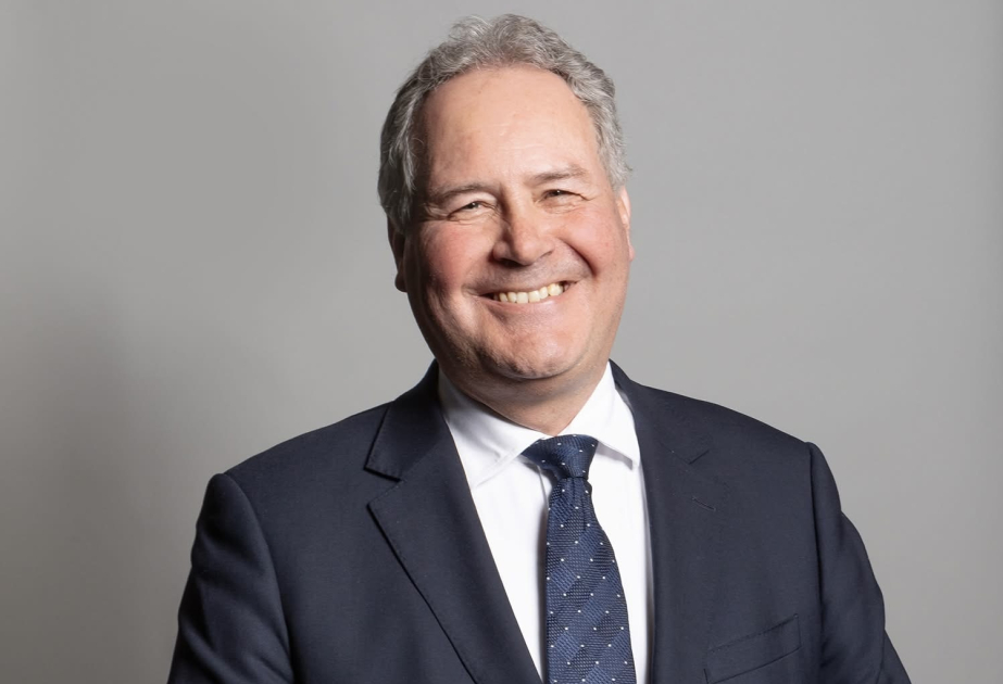 Bob Blackman: “Azerbaiyán se ha convertido rápidamente en el corredor aéreo más crucial que conecta Europa y Asia”