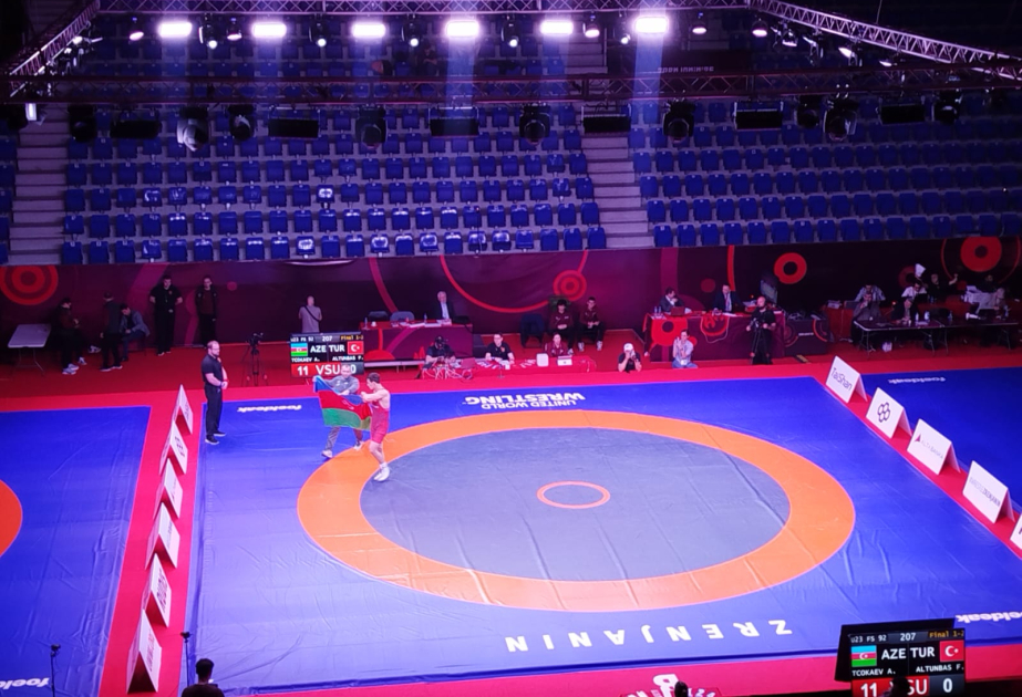 Sərbəst güləş: Azərbaycan Avropa çempionatında ilk qızıl medalını qazanıb