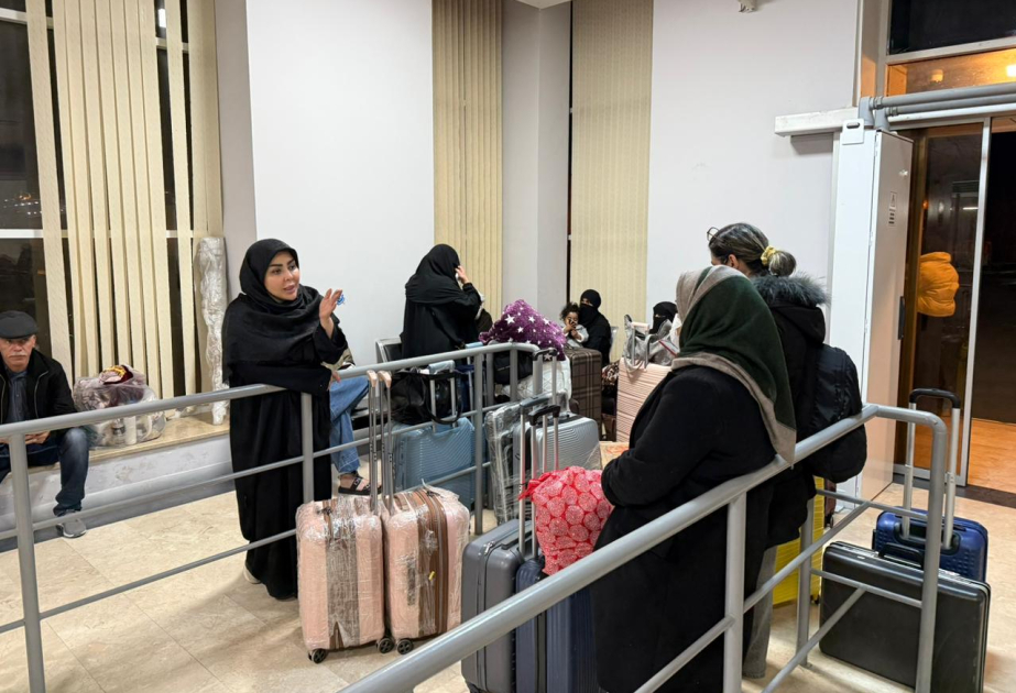 Ciudadanos extranjeros son evacuados a través de Azerbaiyán