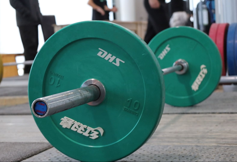 “İdman paytaxtı”nın güclü atletləri: Qazaxda ağırlıqqaldırmaya maraq artır REPORTAJ VİDEO