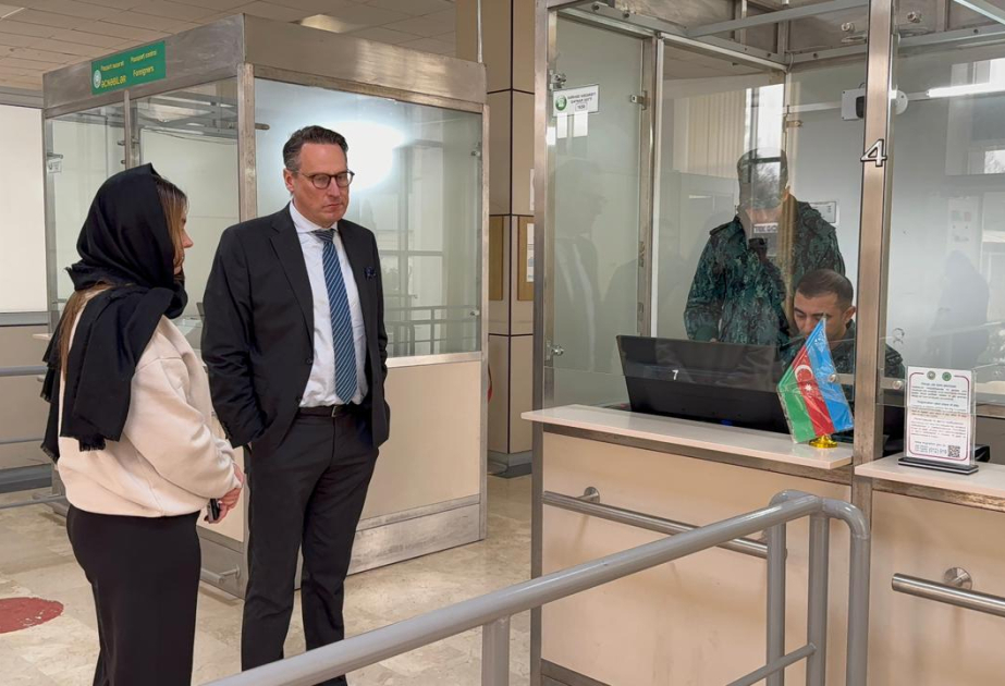 Tres empleados más de la Embajada de Suiza en Irán evacuados