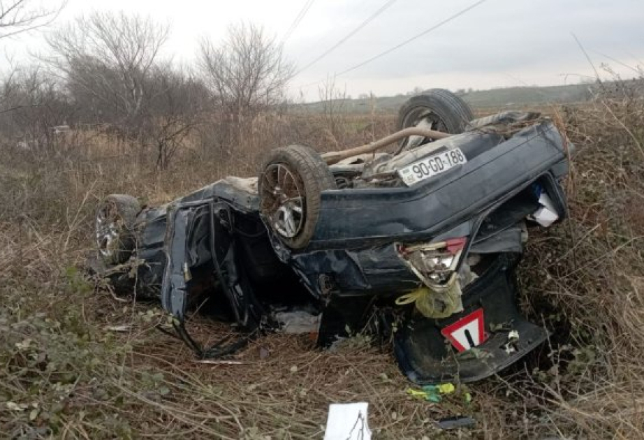 Qusarda “Mercedes” dərəyə aşıb, 5 nəfər yaralanıb