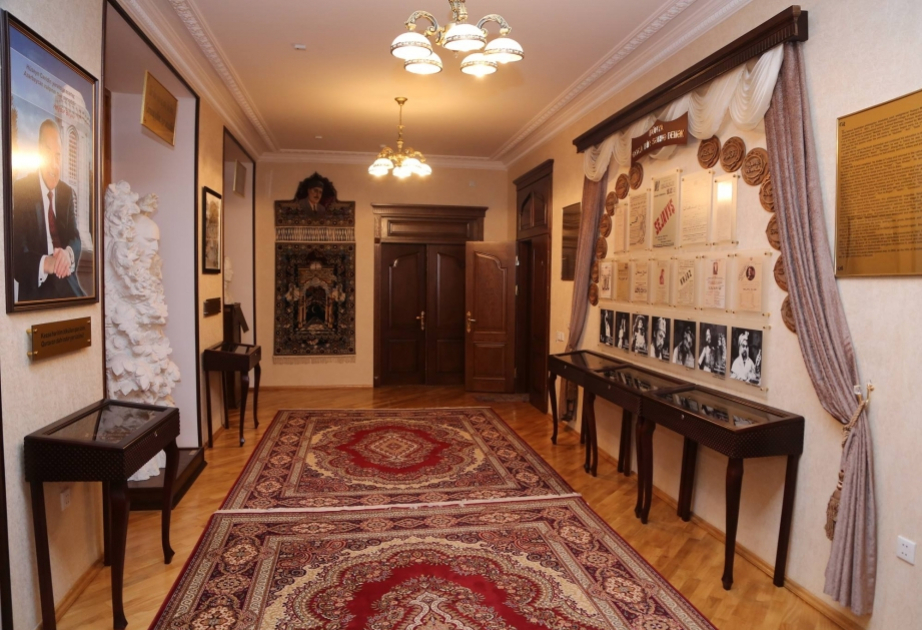 En el fondo de la casa museo de Huseyn Javid se conservan más de 12 mil piezas