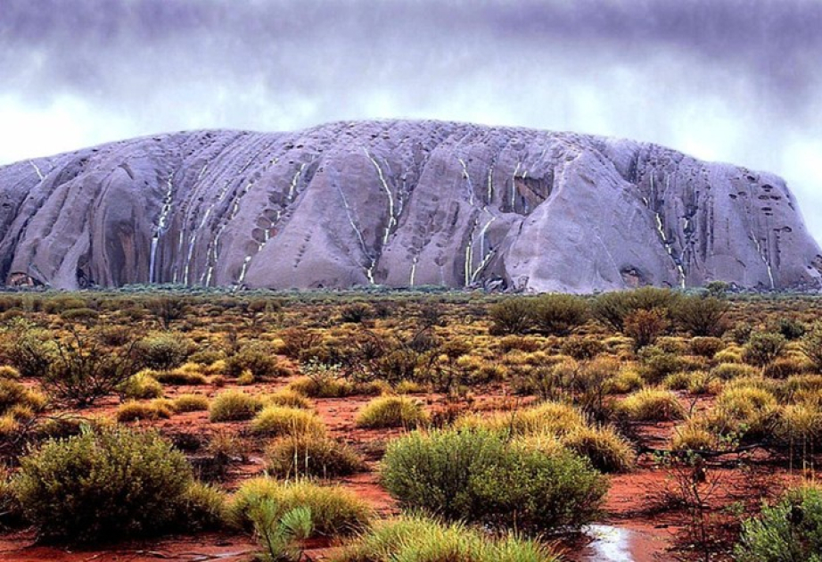 Australien: Rekordregen führt zu Wasserfällen am Uluru